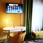 Aparthotel Goldener Hahn 3*