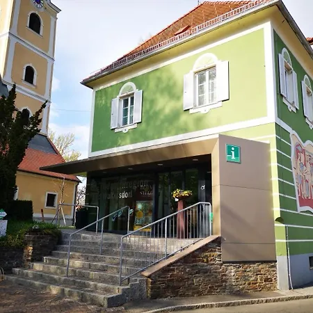Goldener Hahn Apart Otel 3*