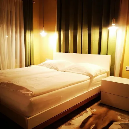 Goldener Hahn 3*